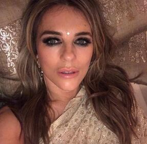 Liz Hurley bollente in costume 4