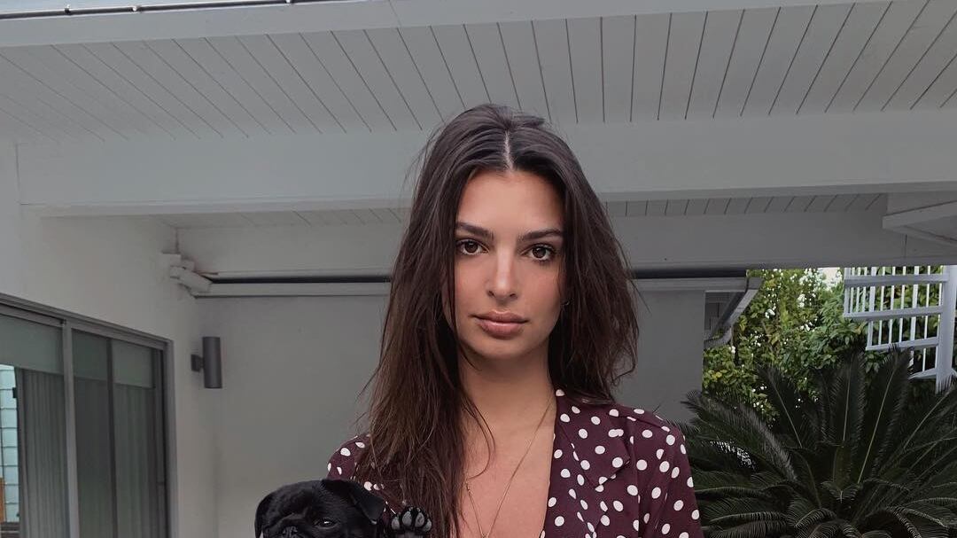 Il web contro Emily Ratajkowski: "Vergognati”