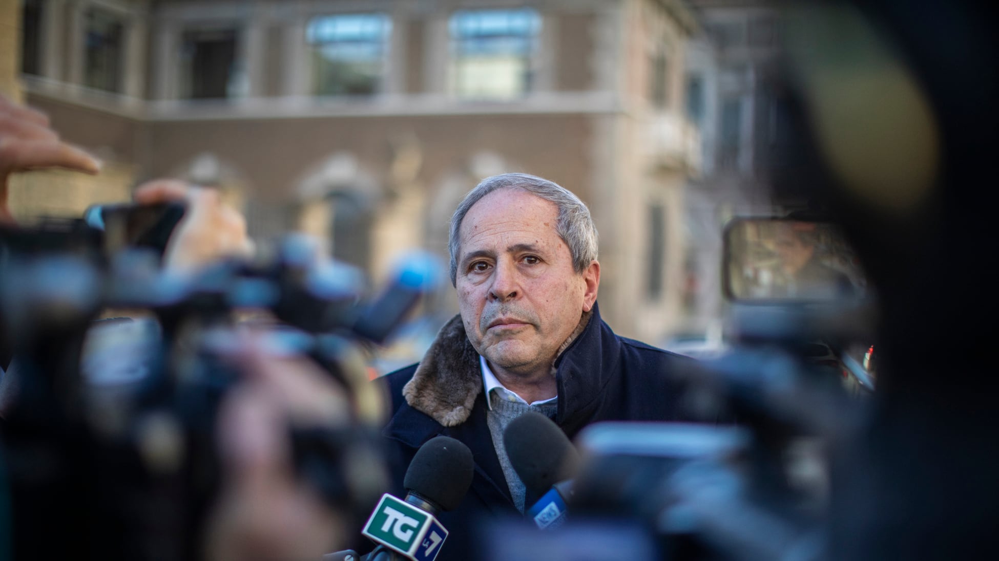 "Capisco solo il 30% delle leggi". La confessione del virologo dem Crisanti
