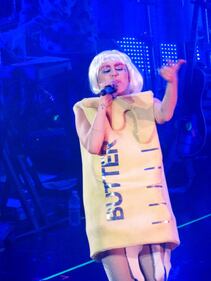 Miley Cyrus chiude il tour con Pamela Anderson 20