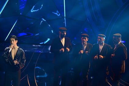 Sanremo 2024: ecco il look della quarta serata del Festival da Mahmood 6