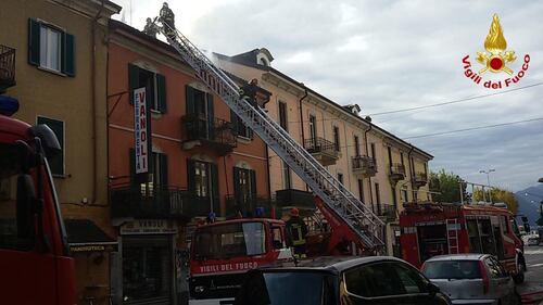 Varese, paura in uno stabile: in fumo il tetto 1