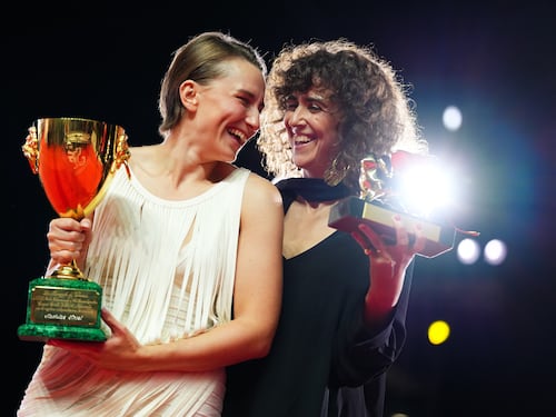 Il leone è femmina. Vince a sorpresa “Woman unknown”. Italia zero tituli