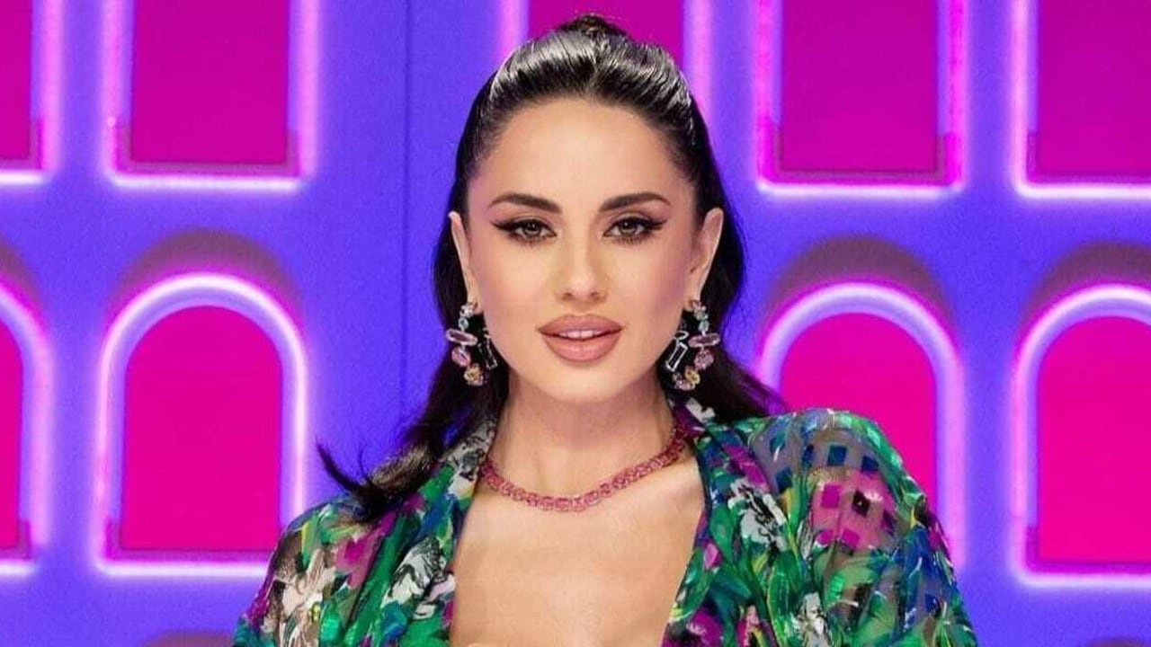“Ero a casa a guardare il soffitto e a piangere”. Paola Iezzi racconta i 10 anni senza la sorella
