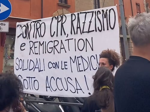 “Se colpevoli, vanno radiati dall’albo”. Il centrodestra fa quadrato e chiede verità sui certificati medici sospetti dei migranti