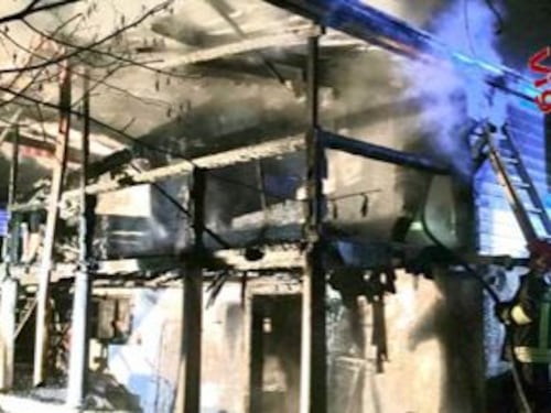 Ubriaco incendia lo chalet della ex moglie