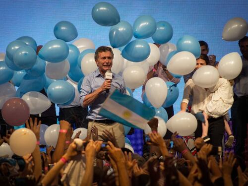 Argentina, Macri vince ma è "un'anatra zoppa"
