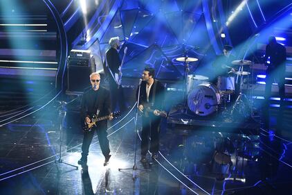 Sanremo 2024: ecco il look della quarta serata del Festival dei The Kolors 3