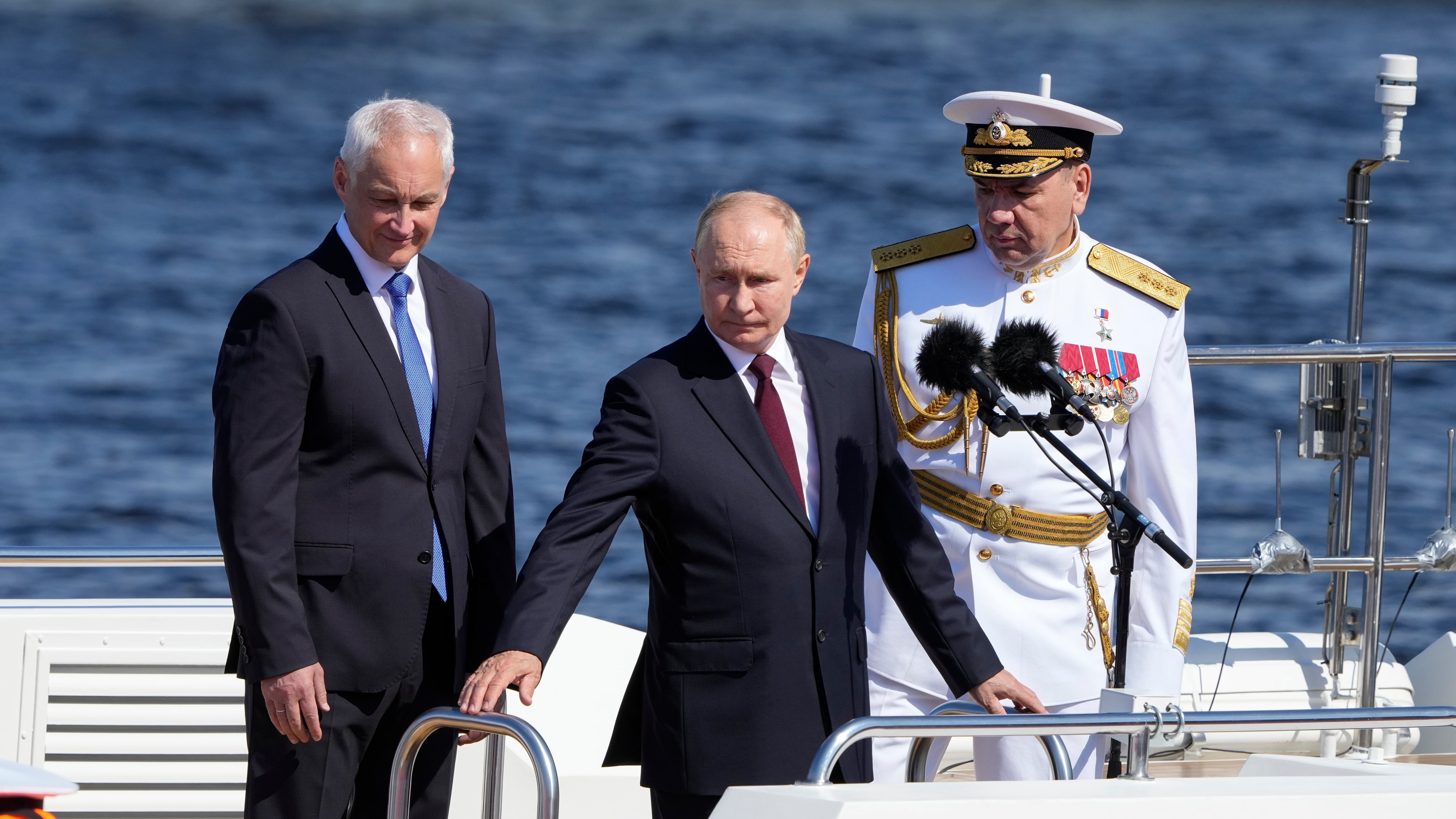 Kiev espande le operazioni nel Kursk. Continua il silenzio di Putin (che adesso cala nei sondaggi)