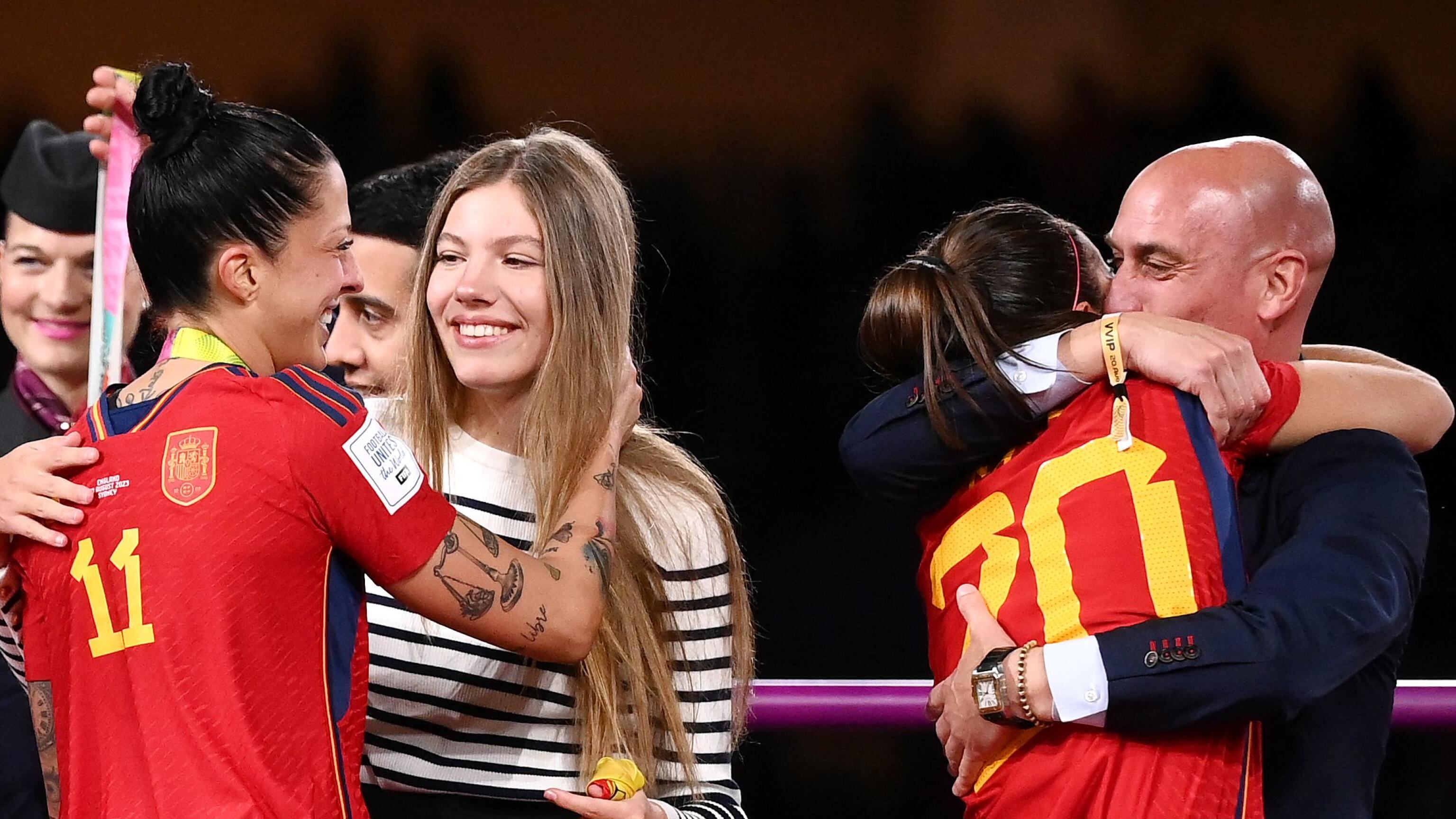 Spagna, Rubiales se la cava con poco: il bacio rubato gli costa solo 10.800 euro