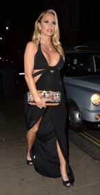 Il vestito è minimal: Katie Price è bellissima 6
