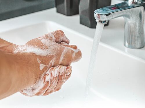 Rupofobia, quando lavare le mani diventa un'ossessione