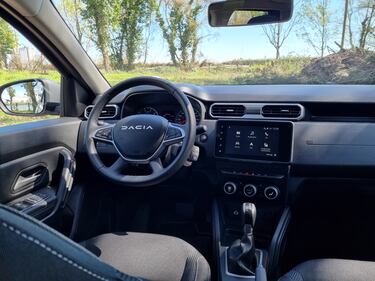 Dacia Duster Journey 2023, guarda le foto 9