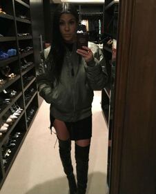 Kourtney Kardashian, un lato B da urlo 11