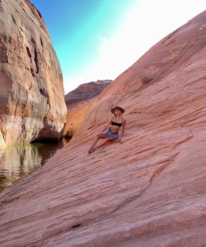 Miley Cyrus, il viaggio nel deserto: foto 6