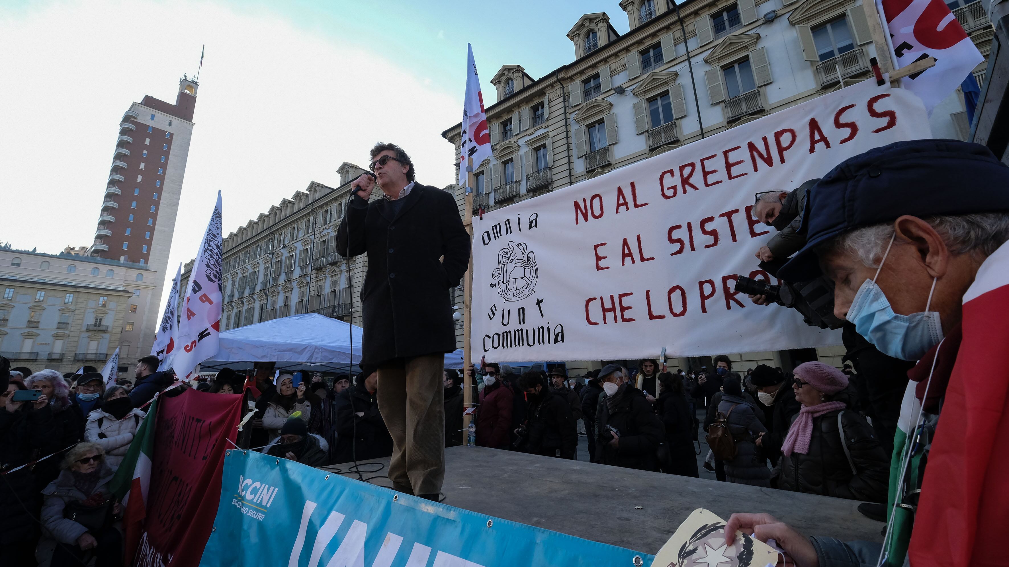 I No Pass fanno flop in piazza: pochi ovunque. A Torino Mattei lancia il "Cln" contro l'obbligo
