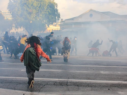 "Polizia italiana razzista". Lo sdegno di Mattarella