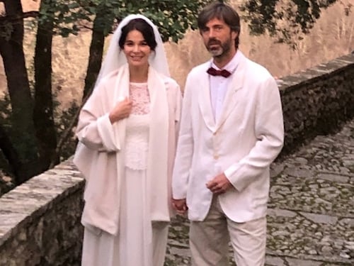Kim Rossi Stuart e Ilaria Spada sposi in bianco