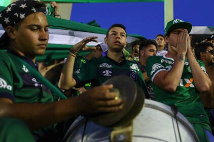 Chapecoense, il tributo alle vittime allo stadio di Medellin 18