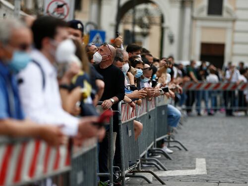 Via le mascherine: ecco le date da segnare