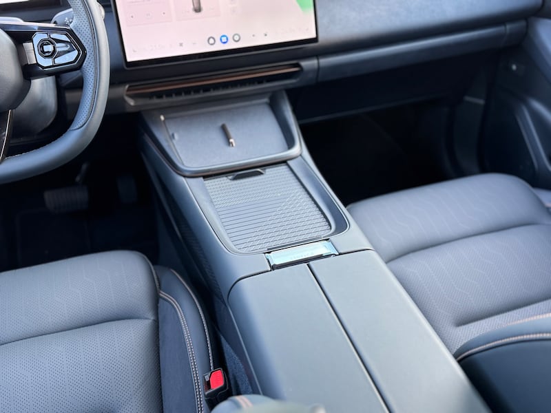 Lynk & Co 08: la gallery del nuovo suv ibrido plug-in 19