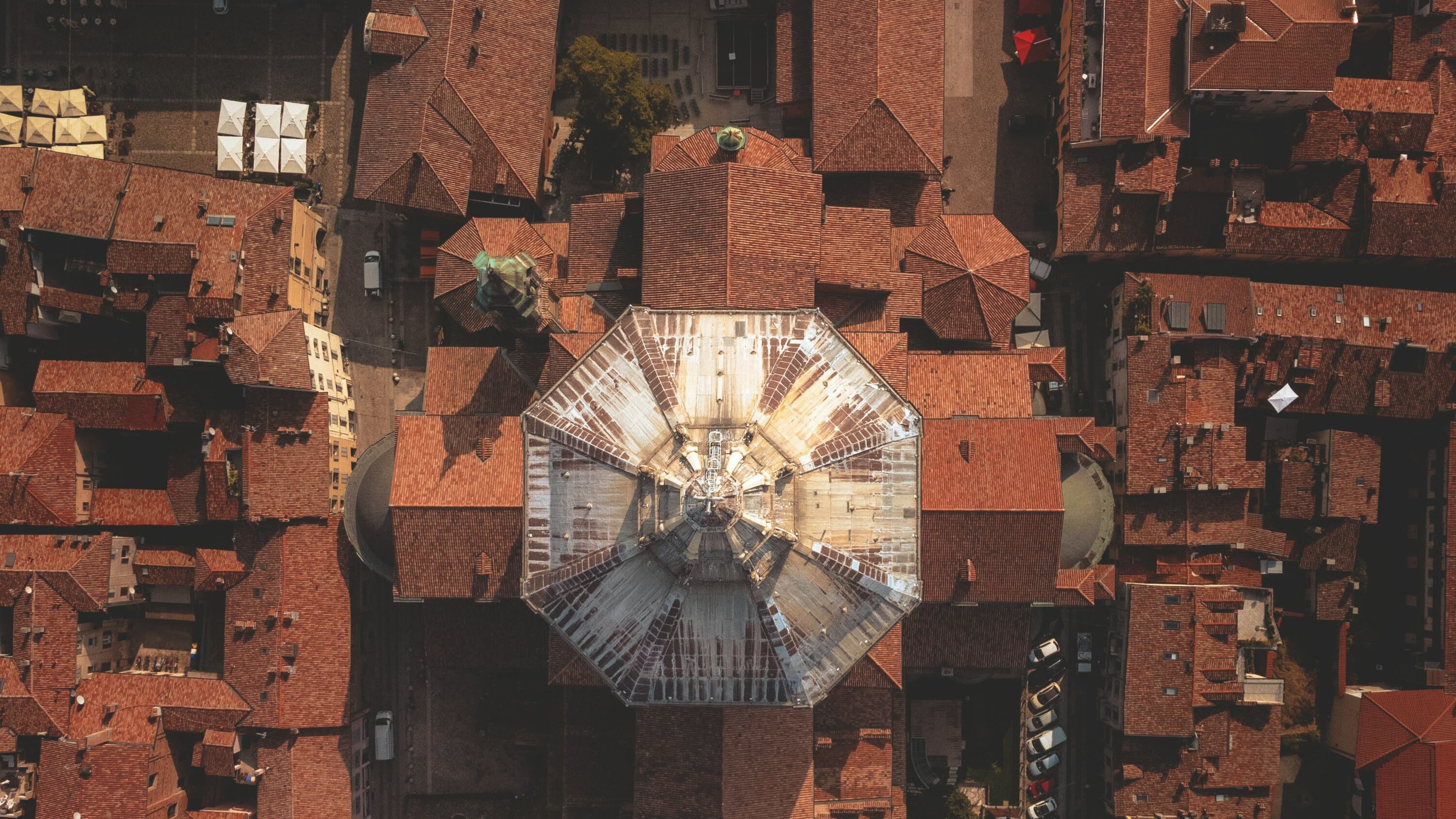 Elegante città a misura d'uomo e custode dei tesori del Medioevo