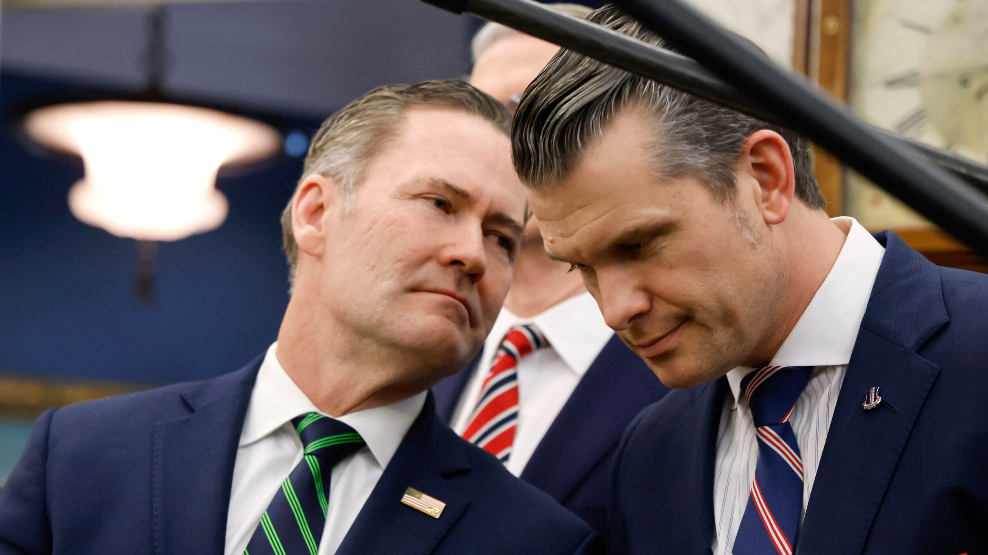 Scandalo chat segrete. Donald silura Waltz, c'è Rubio ad interim. E ora rischia Hegseth