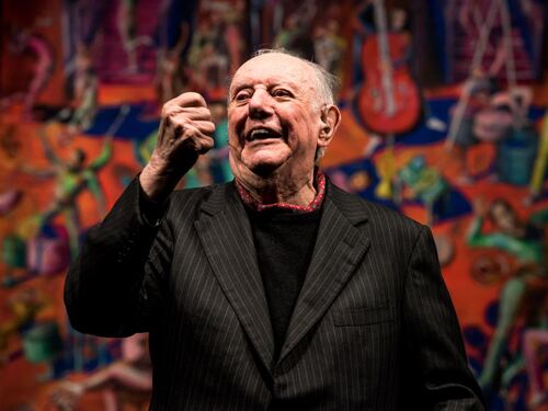 Morte Dario Fo, il medico: "Ha cantato per ore prima di aggravarsi"