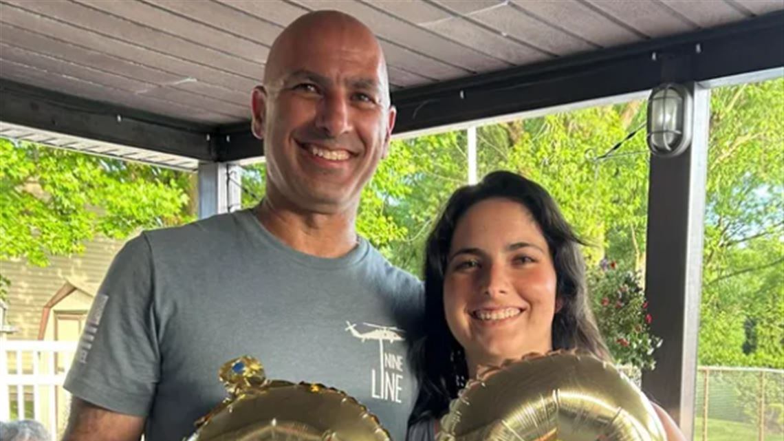 Il pompiere morto per salvare moglie e figlia. "Ci ha fatto da scudo, è il nostro supereroe"