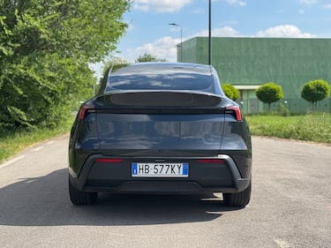 Tesla Model Y Standard: guarda tutte le foto 17