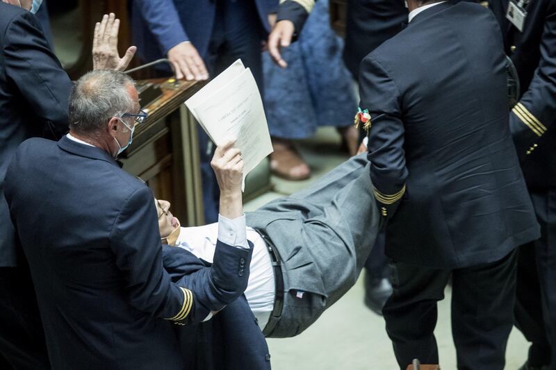Sgarbi cacciato dalla Camera 4