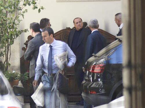 La tentazione di Berlusconi: scendere in piazza con i suoi