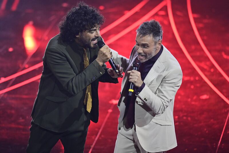 Sanremo 2024: ecco il look della quarta serata del Festival di Nek e Renga 7