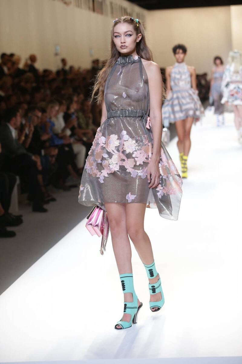 Gigi Hadid a seno nudo per Fendi 6