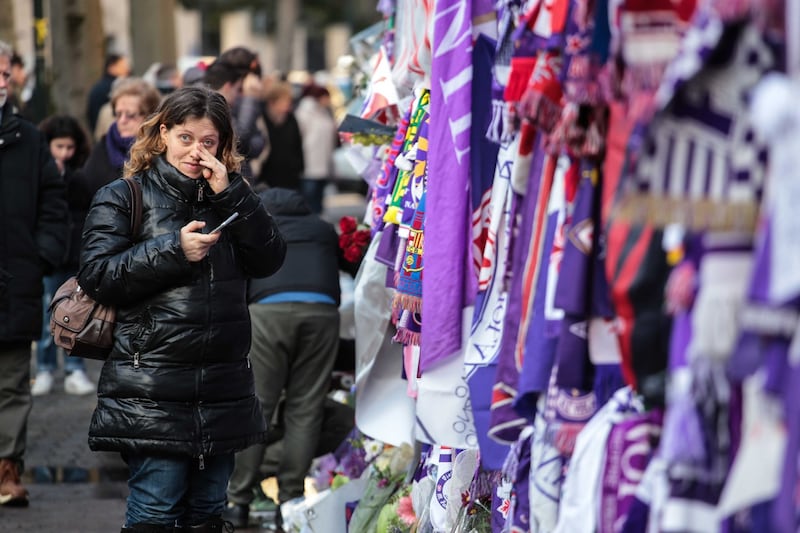 L'ultimo saluto ad Astori: i tifosi della Fiorentina in massa a Coverciano 4