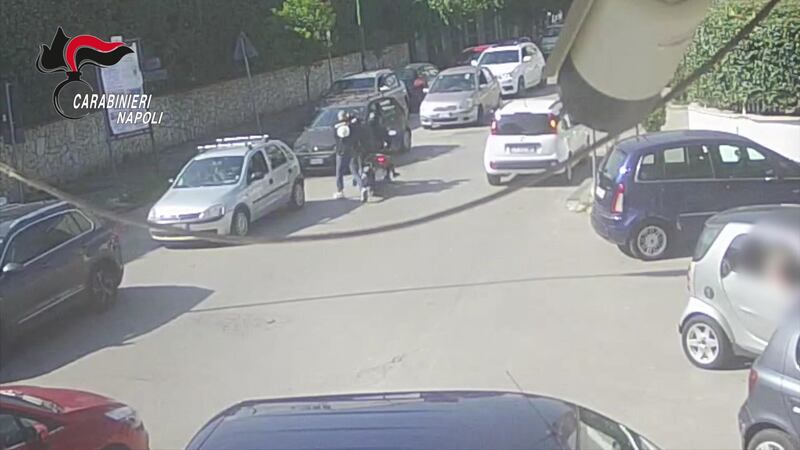 La rapina sventata ad Afragola dal carabiniere: la sequenza 5
