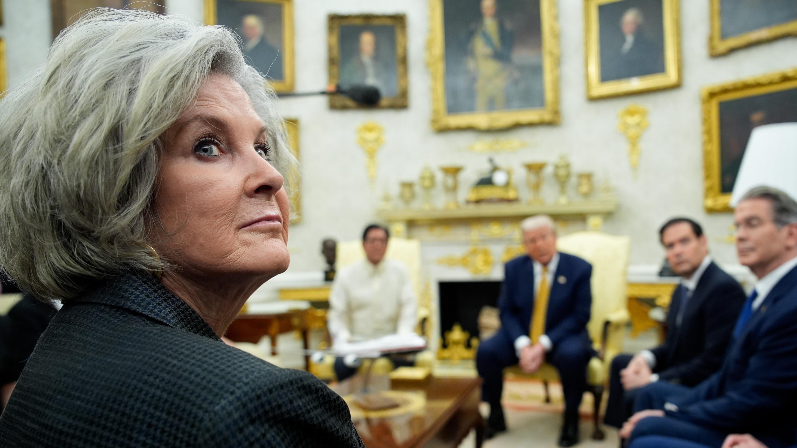 La super consigliera choc: "Trump come un alcolista"