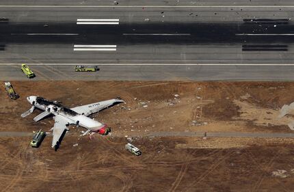 San Francisco, aereo si schianta e va in fiamme 8