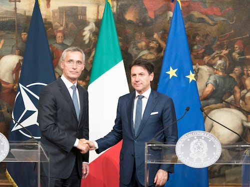 Conte anti-Nato, ma da premier la definiva "pilastro"