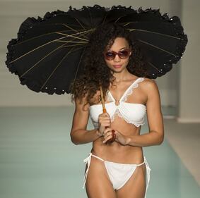 Miami Swim Fashion Week, tante modelle in costume per l'evento clou della moda estiva 48