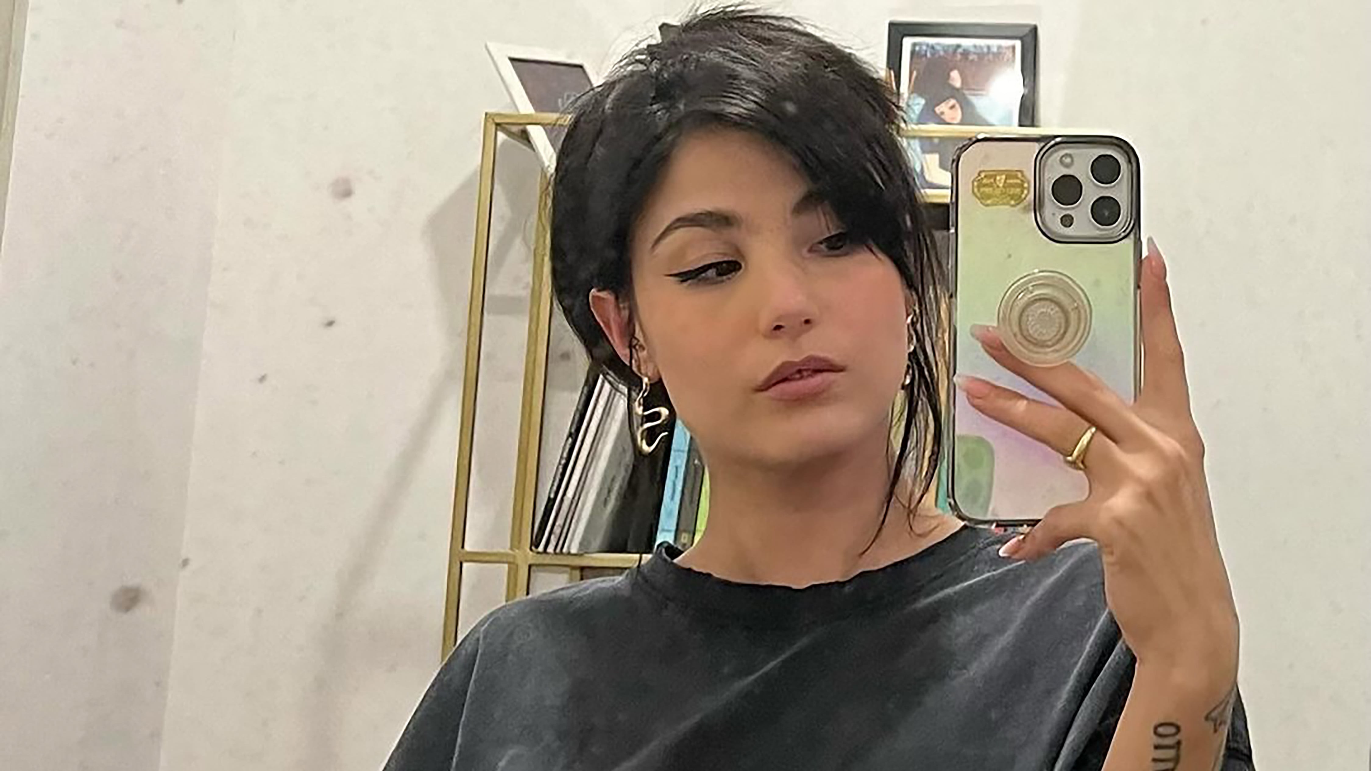 Giorgia Soleri mostra la pancia: "Non sono incinta, sono malata. Si chiama endometriosi"
