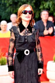 Grande riconoscimento per Isabelle Huppert, celebre attrice francese  3