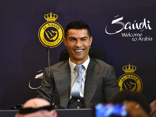 Il gestaccio e la bufera su Cr7 "Atto indecente, va arrestato"