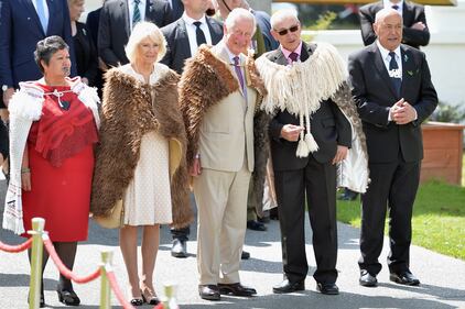Il principe Carlo e Camilla ricevono il tradizionale saluto Maori 2