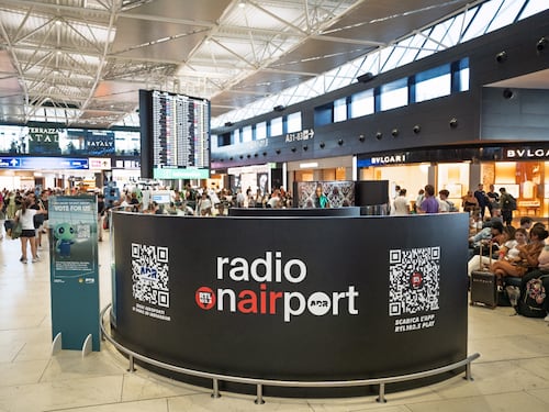 RTL 102.5 e Radio Zeta in diretta dall’aeroporto di Roma Fiumicino dal lunedì al venerdì: una finestra sul mondo