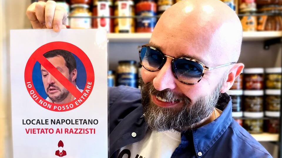 Salvini bandito dal ristorante. Il titolare: "I Razzisti non entrano"
