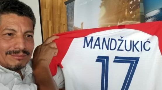 Mandzukic mantiene la promessa: regalo fatto al fotografo travolto al Mondiale