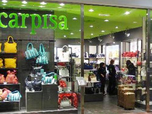 "Compra una borsa e vinci uno stage": polemica sul bando Carpisa