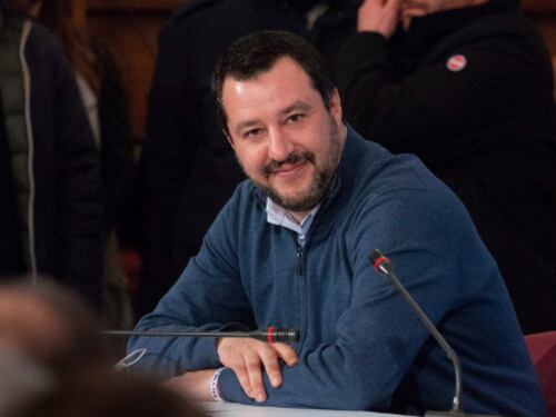 "È stato usato dai radical chic" E Salvini telefona a Mahmood