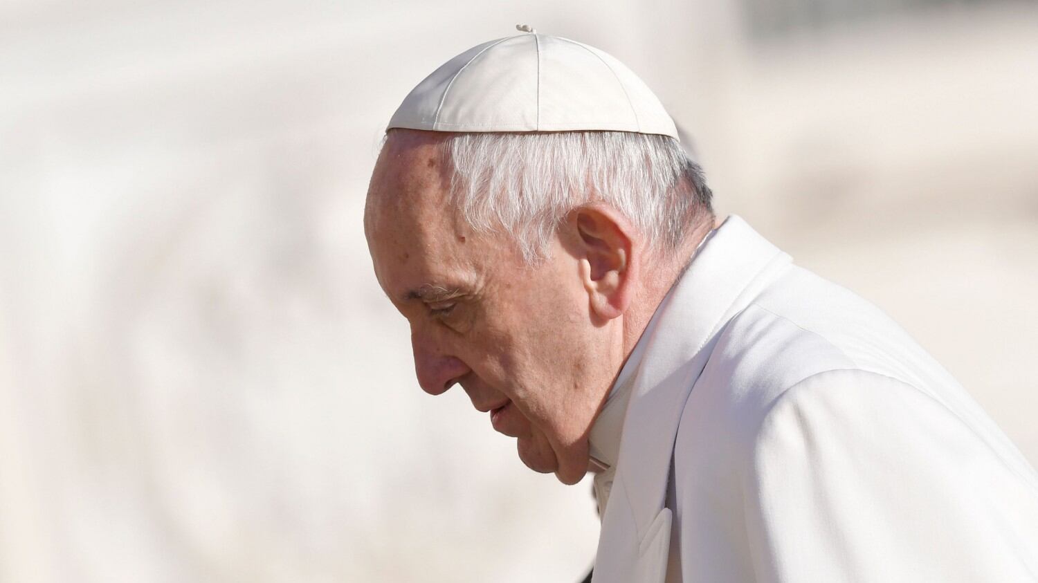 Francesco e la pedofilia: "La Chiesa ha fallito"